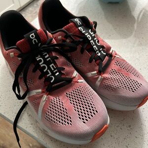 Men’s Cloud Surfers sz 10.5 W. EUC